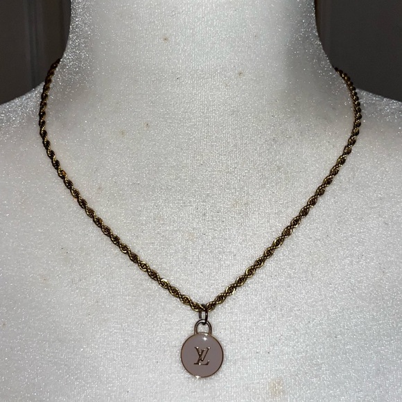 Louis Vuitton Charm Yellow Gold Plated Chain - Picture 2 of 3